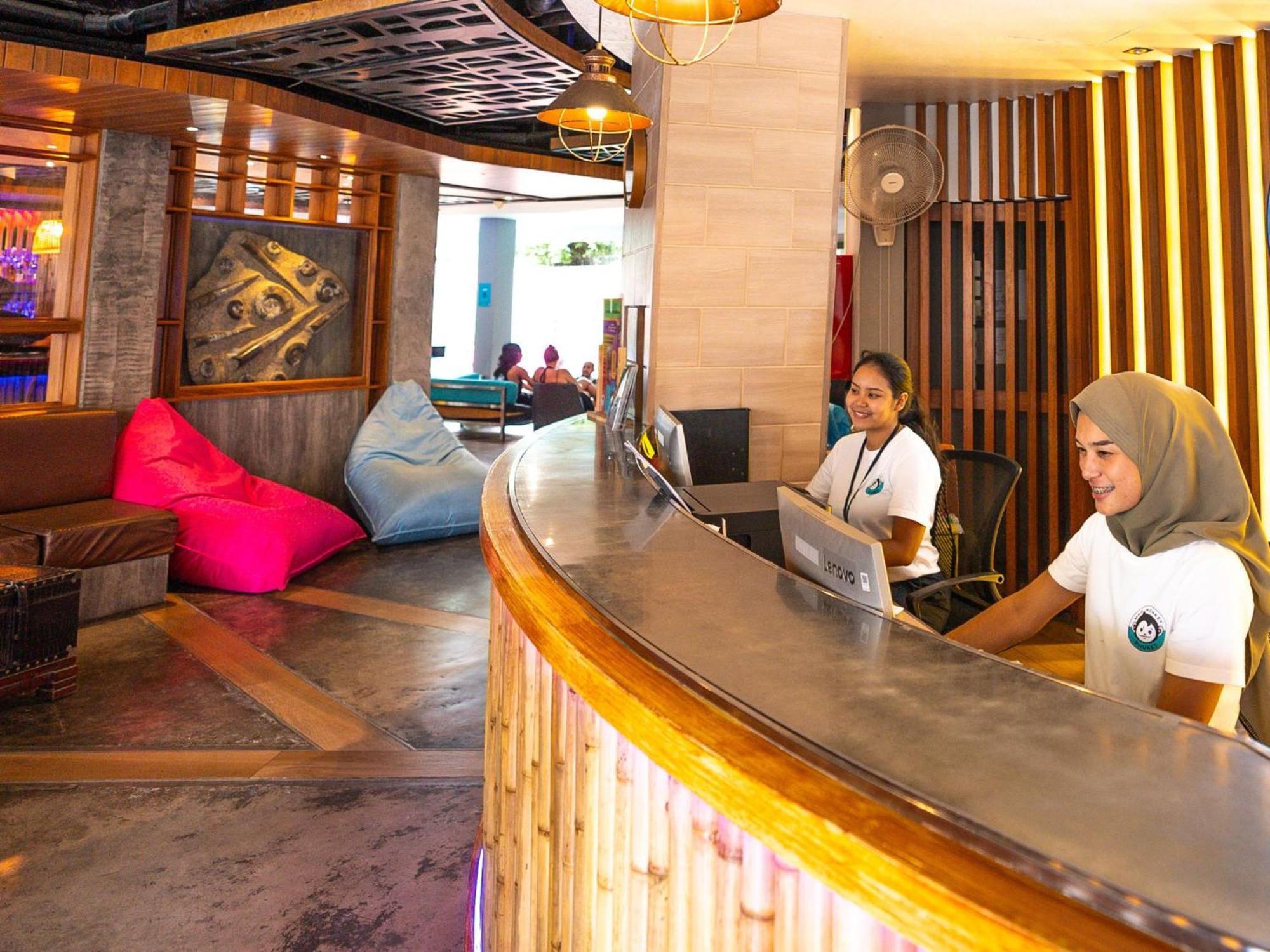Хостел Mad Monkey Phuket Patong Экстерьер фото