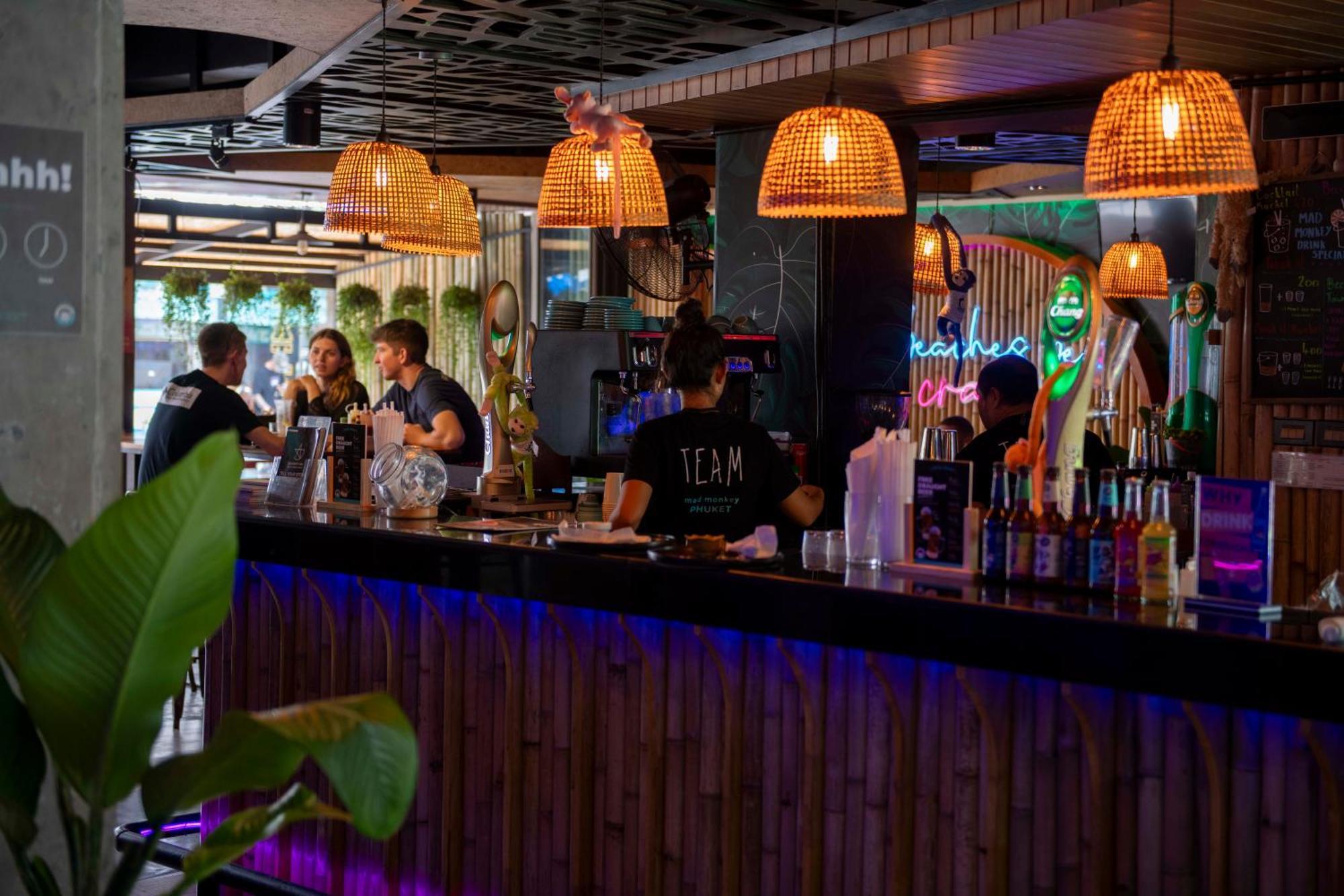 Хостел Mad Monkey Phuket Patong Экстерьер фото