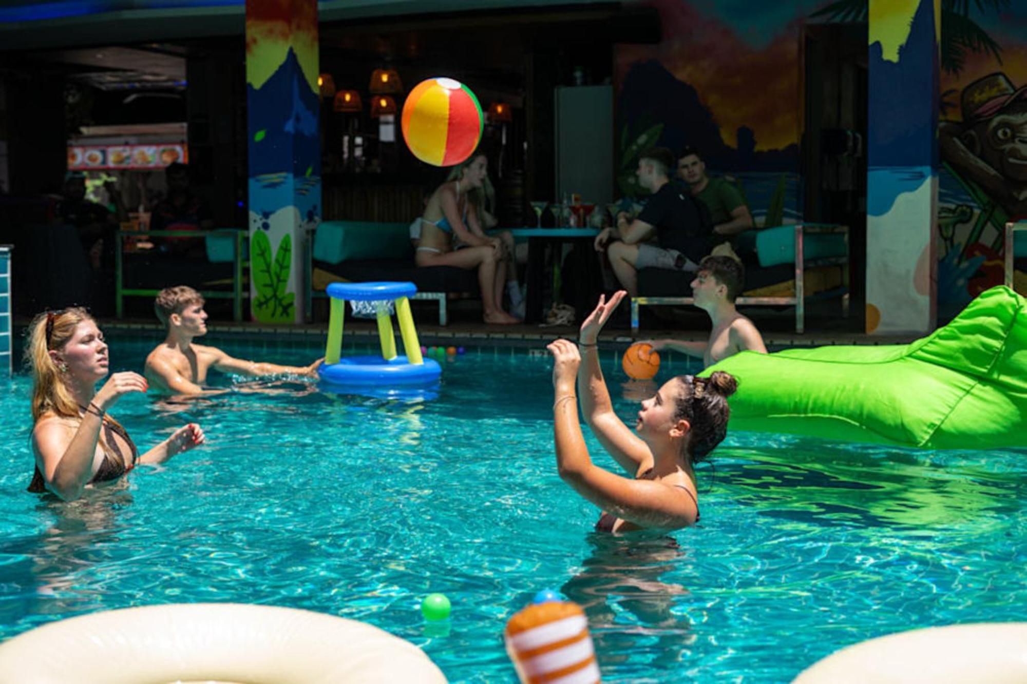 Хостел Mad Monkey Phuket Patong Экстерьер фото